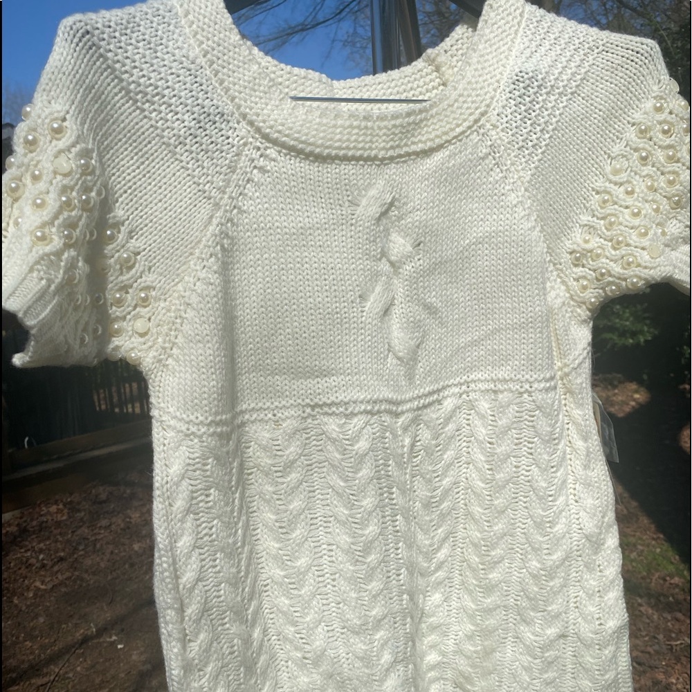 BUY1 GET1 FREE🌺 
BNWT WOMEN’s off-white sweater petite small